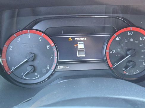 Used 2024 Nissan Titan PRO-4X w/ Pro-4x Convenience Package image 5