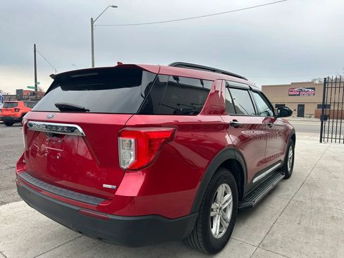 Used 2020 Ford Explorer XLT image 4