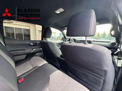 Used 2021 Toyota Tacoma TRD Sport w/ Technology Package image 14