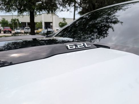 Used 2022 Chevrolet Silverado 1500 LT Trail Boss w/ LT Trail Boss Premium Package AWD/4WD image 15