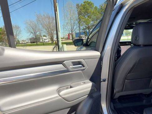 Used 2025 GMC Terrain Elevation w/ Elevation Premium Package image 37