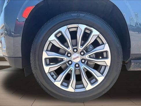 Used 2021 GMC Yukon Denali w/ Denali Premium Package AWD/4WD image 9