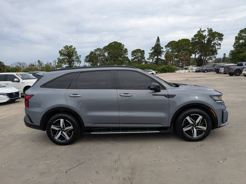 Certified 2023 Kia Sorento EX FWD image 9