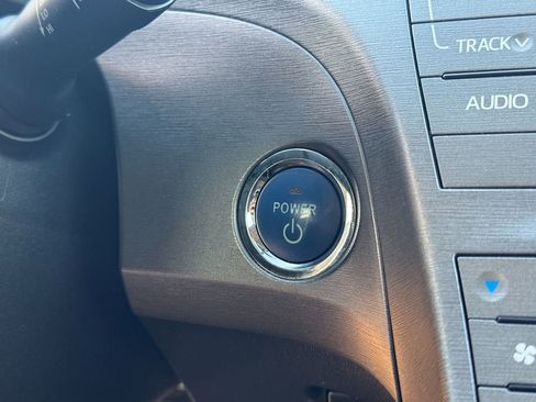 Used 2015 Toyota Prius Five image 41