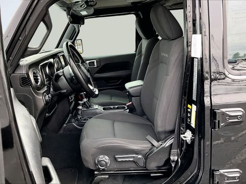 Used 2023 Jeep Wrangler Sahara w/ Cold Weather Group image 11