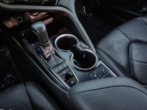 Used 2018 Toyota Camry XLE image 26