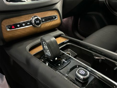 Certified 2024 Volvo XC90 B6 Plus w/ Protection Package Premier image 16