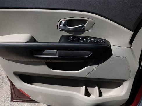 Used 2017 Kia Sedona LX w/ LX Essentials Premium Package image 43