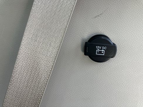 Used 2024 Chrysler Pacifica Touring-L image 14