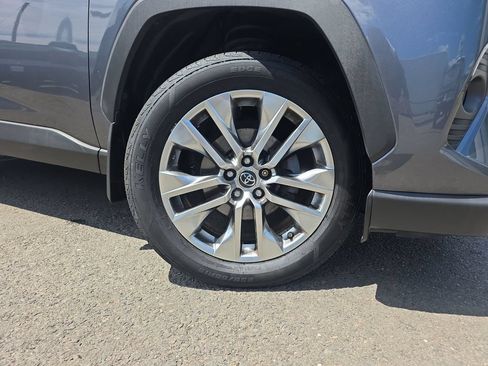 Used 2019 Toyota RAV4 Limited w/ Advanced Technology Package AWD/4WD image 11
