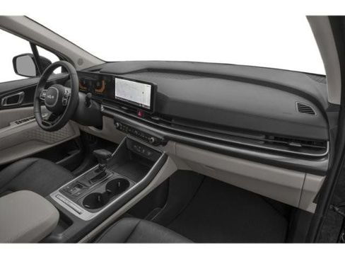 Used 2025 Kia Carnival FWD image 17