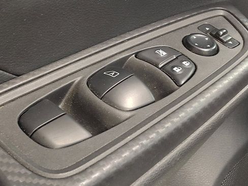 Used 2020 Nissan Versa S FWD image 27