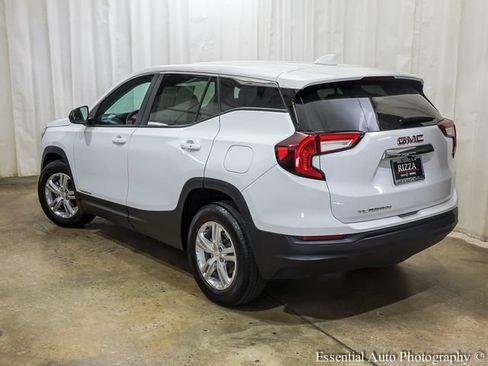 Used 2024 GMC Terrain SLE FWD image 9