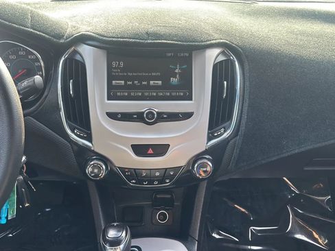 Used 2017 Chevrolet Cruze LS FWD image 16