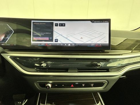 Used 2024 BMW X7 xDrive40i w/ Premium Package image 27