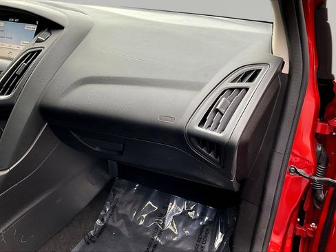 Used 2018 Ford Focus SEL FWD image 27