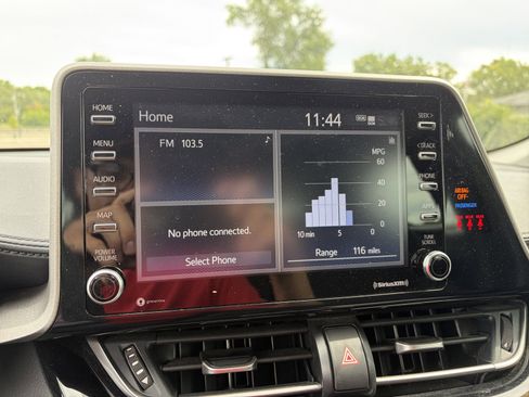 Used 2020 Toyota C-HR LE FWD image 17