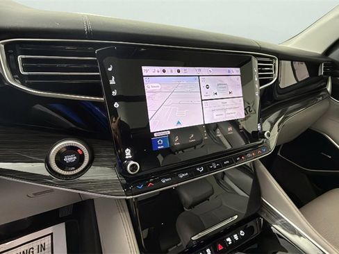 Used 2022 Jeep Wagoneer Series II w/ Premium Group I image 21