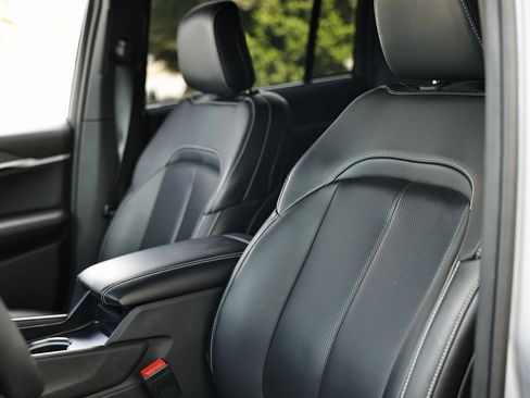 Used 2025 Jeep Grand Cherokee Limited w/ Luxury Tech Group II image 21