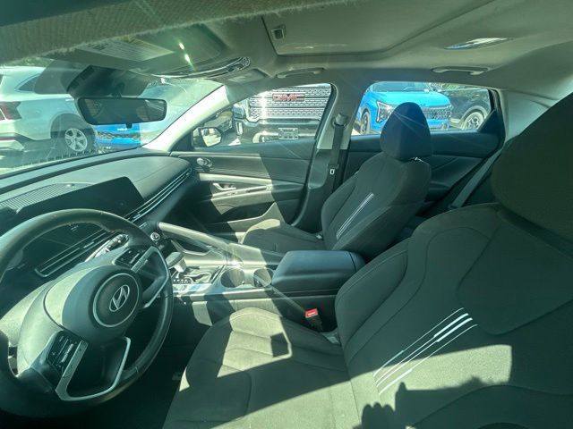 Used 2025 Hyundai Elantra SEL FWD image 4
