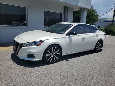 Used 2020 Nissan Altima 2.5 SR w/ Premium Package FWD image 12