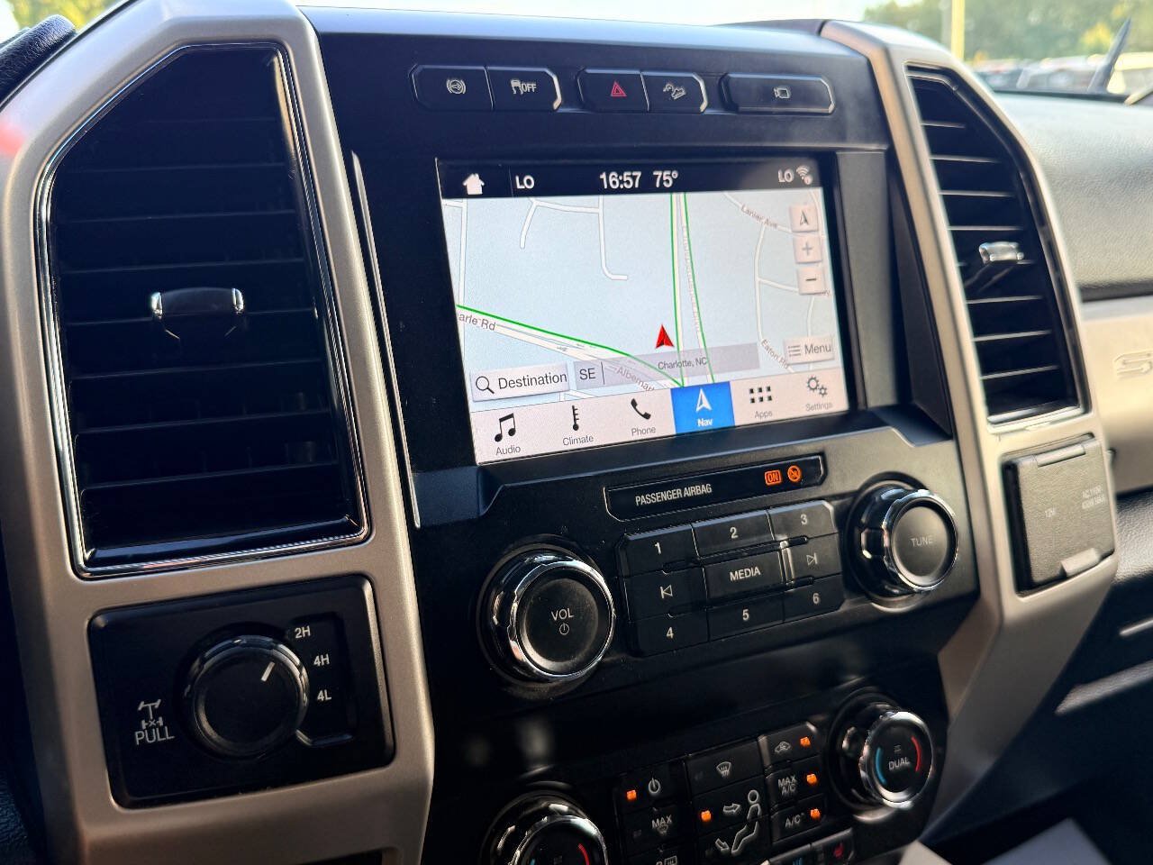 Used 2019 Ford F250 Lariat w/ Lariat Ultimate Package AWD/4WD image 28