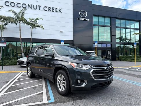 Used 2019 Chevrolet Traverse LT FWD image 2