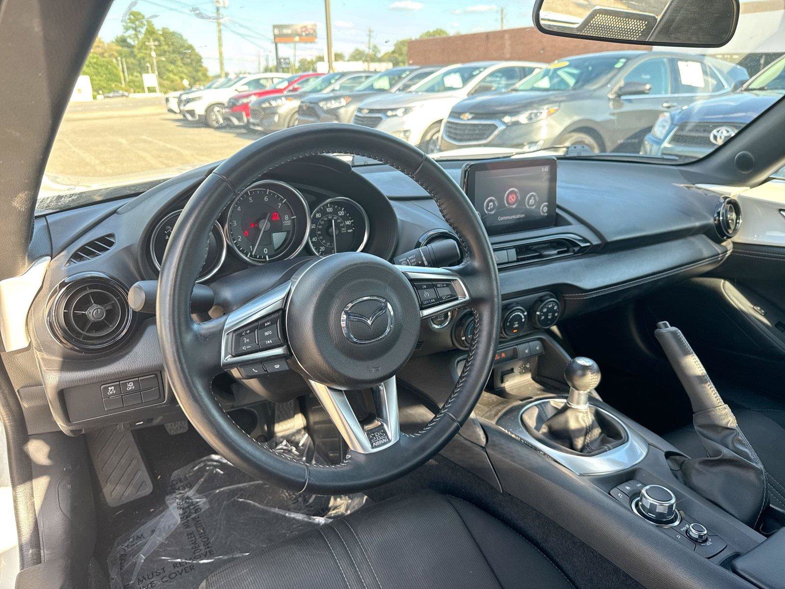 Certified 2023 MAZDA MX-5 Miata Club RWD image 2