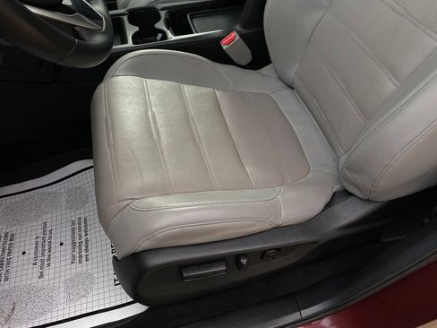 Used 2018 Honda CR-V Touring image 11