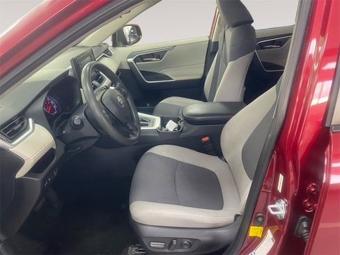 Used 2021 Toyota RAV4 XLE image 9