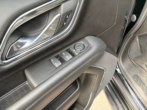 Used 2023 GMC Yukon XL SLE image 11