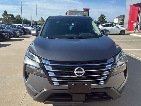 Used 2025 Nissan Rogue SV FWD image 7