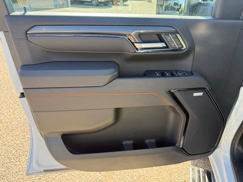 Used 2025 GMC Sierra 2500 AT4 w/ AT4 Premium Plus Package AWD/4WD image 9
