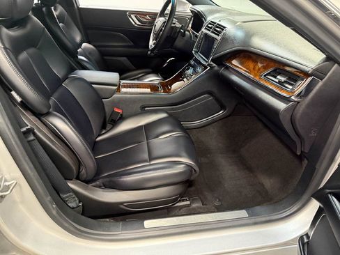 Used 2019 Lincoln Continental Premiere image 62