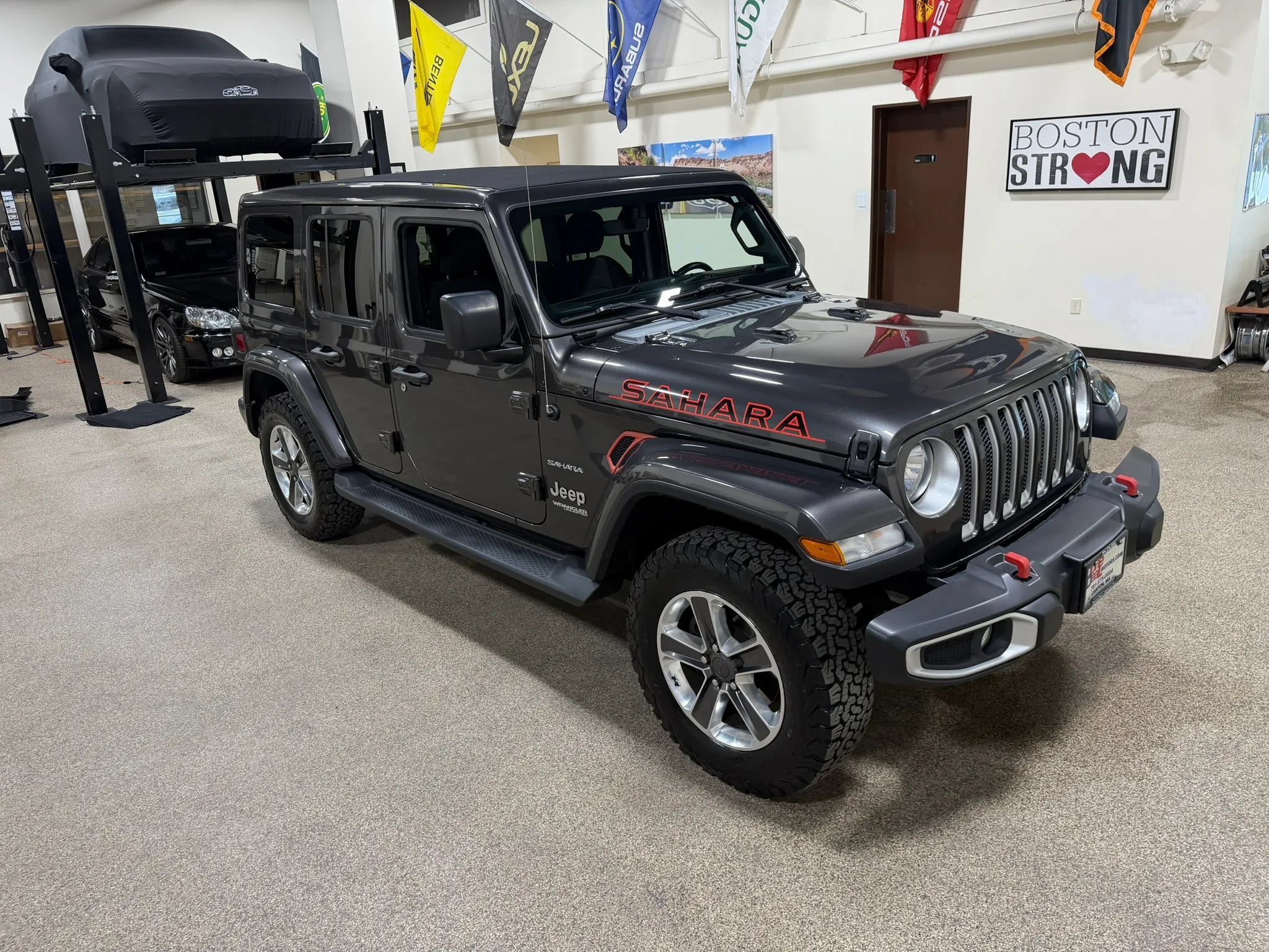 Used 2020 Jeep Wrangler Unlimited Sahara w/ Uconnect 4C Nav & Sound Group AWD/4WD image 13