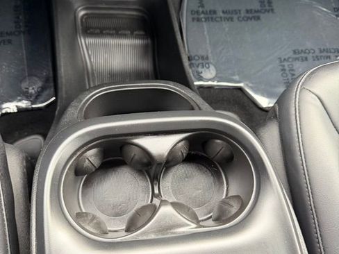 Used 2025 Chrysler Pacifica Select image 35