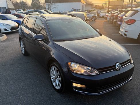 Used 2017 Volkswagen Golf SE image 2
