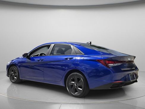 Used 2023 Hyundai Elantra SEL FWD image 7
