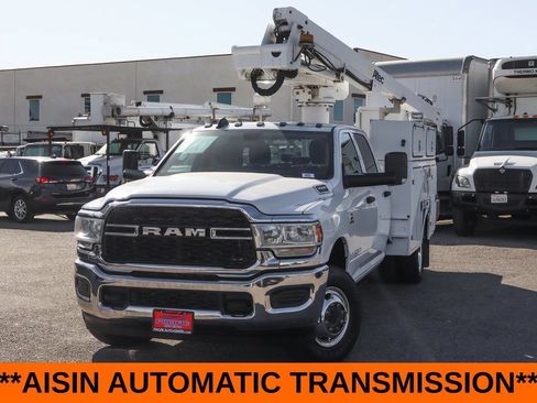 Used 2020 RAM 3500 Tradesman w/ Chrome Appearance Group AWD/4WD image 4