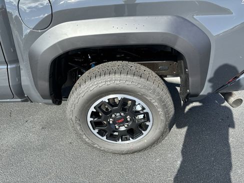 New 2024 Toyota Tacoma TRD Off-Road AWD/4WD image 12