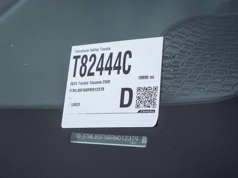 Used 2024 Toyota Tacoma TRD Sport w/ TRD Sport Upgrade Package image 33