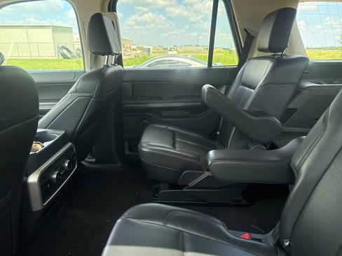 Used 2022 Ford Expedition XLT RWD image 5