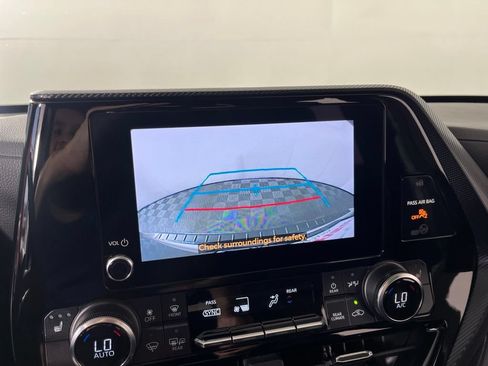 Used 2023 Toyota Highlander XSE FWD image 31