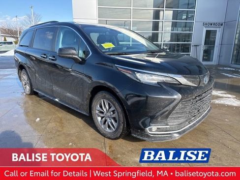 Used 2024 Toyota Sienna XLE image 1