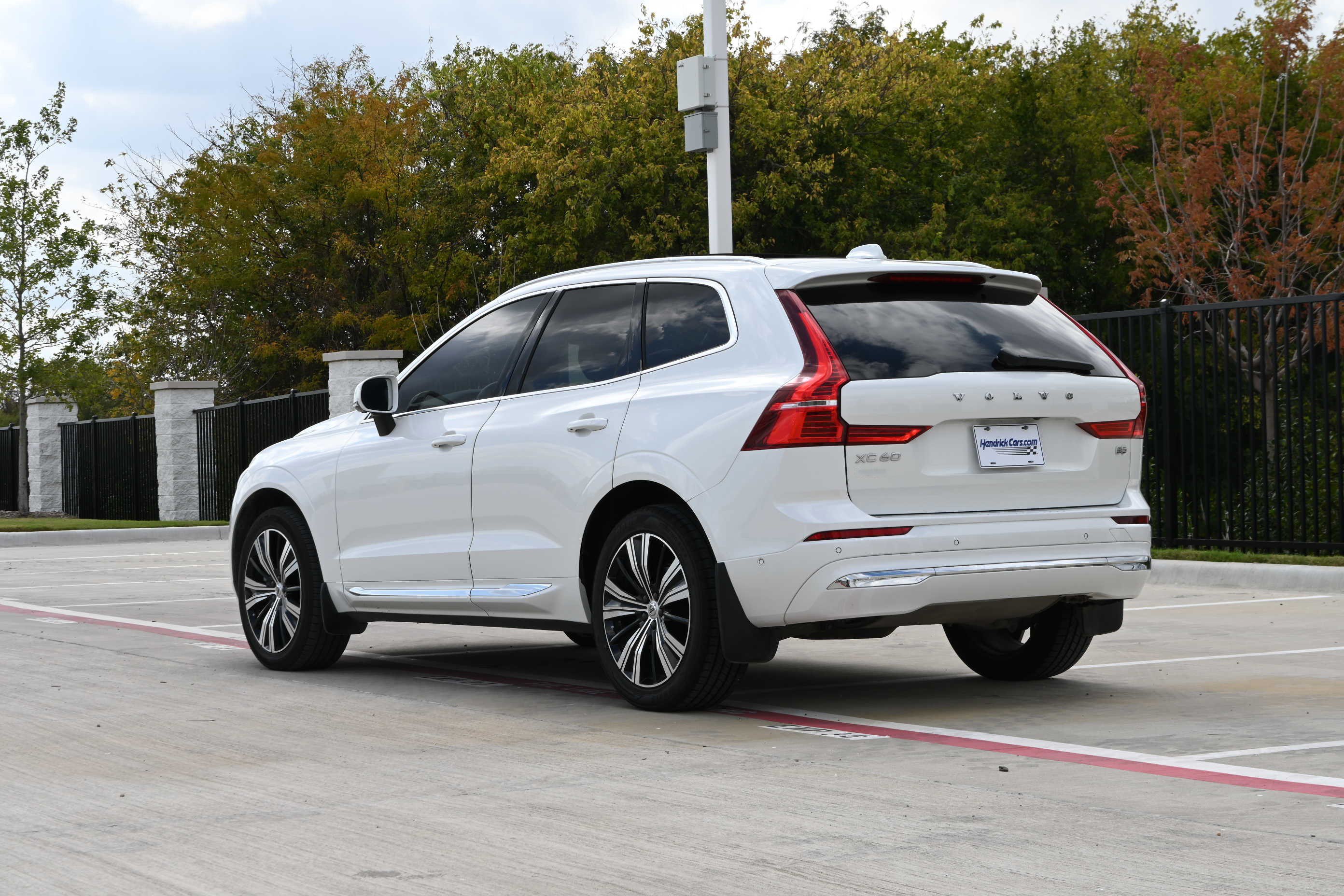 Used 2022 Volvo XC60 B5 Inscription w/ Advanced Package FWD image 7