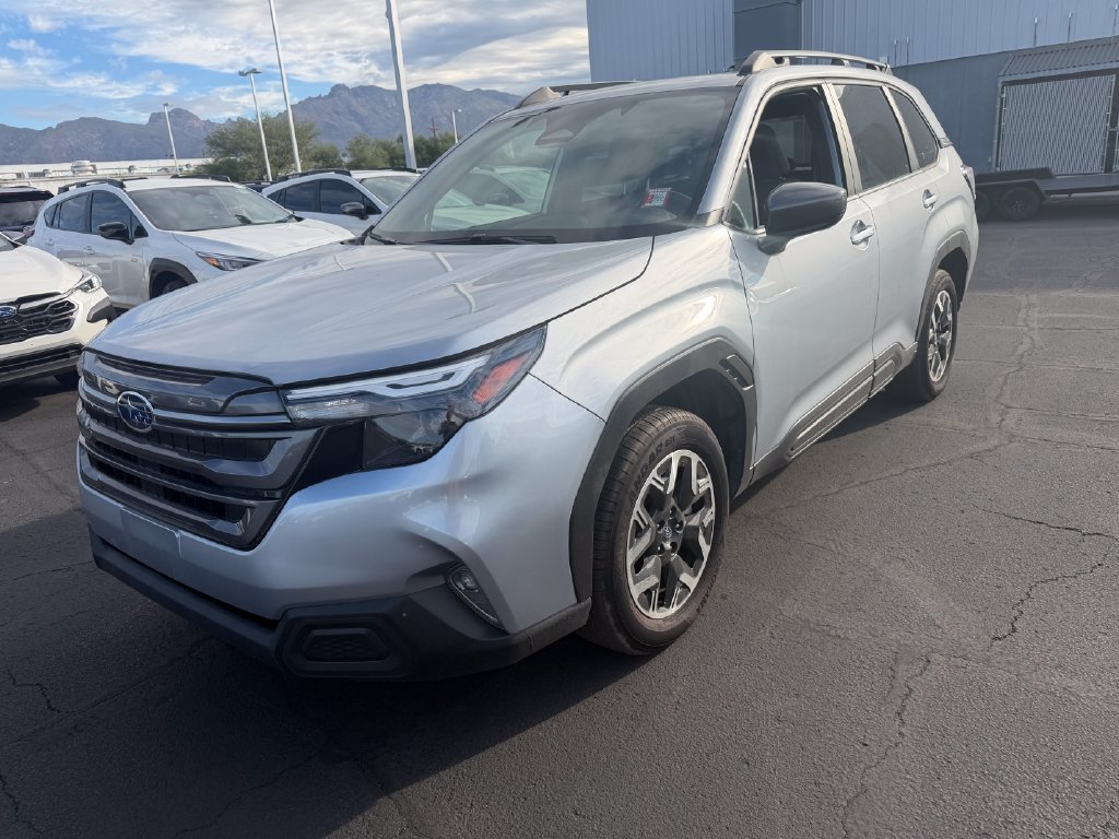 Used 2025 Subaru Forester Premium AWD/4WD image 3