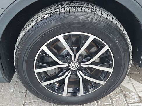 Certified 2021 Volkswagen Tiguan SE w/ Panoramic Sunroof Package image 5