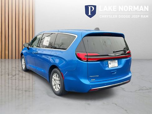 New 2026 Chrysler Pacifica Select FWD image 7