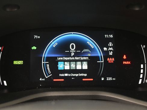 Used 2025 Toyota Camry LE w/ Convenience Package image 10