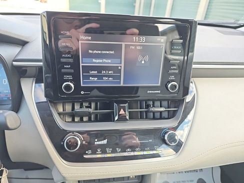 Certified 2022 Toyota Corolla Cross L image 21